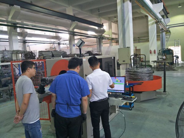 貝朗自動化調(diào)機(jī)師在客戶車間 貝朗自動化調(diào)機(jī)師在客戶車間